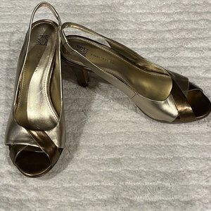 ANN KLEIN GOLD/BRONZE LEATHER SLINGBACK PUMPS PEEP TOE MULES HEELS 9M S
